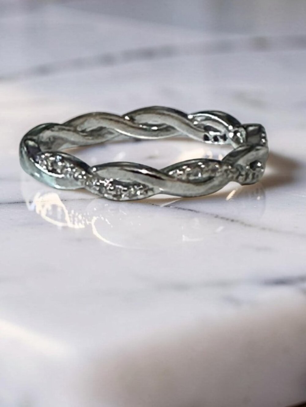 ✨ Dainty White Gold Eternity Ring - Twisted Rope & CZ - Size 5.75 ✨ - Picture 5 of 8